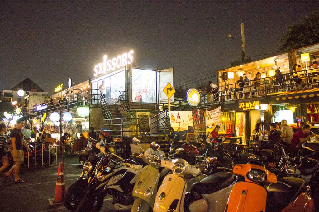 Rot Fai Market, Bangkok