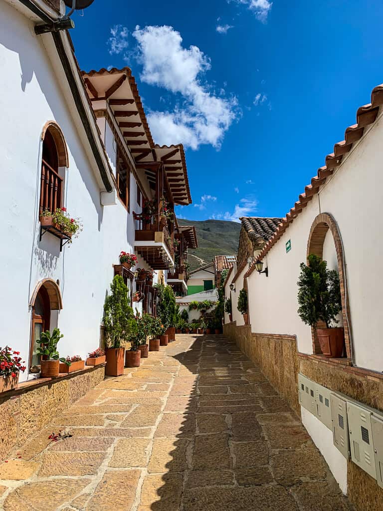 Puis-je faire un voyage quotidien de Bogota à Villa de Leva?